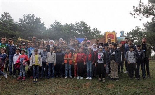 ´ÇOCUKLAR GÜLSÜN Kİ GELECEK AYDINLANSIN´