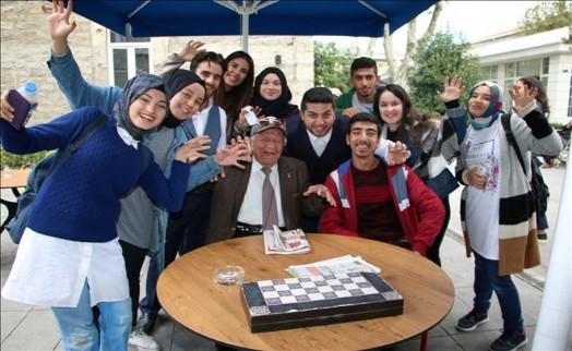 Simurg´un Gençleri, Darülaceze´nin Çınarlarını Ziyaret Etti