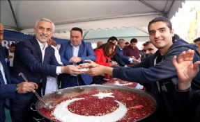BİNLERCE VATANDAŞ AŞURE SOFRASINDA BULUŞTU