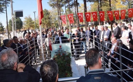 AK PARTİ ÜMRANİYE ŞEHİT ÖMER HALİSDEMİR´İNİ ZİYARET ETTİ