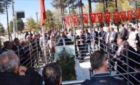 AK PARTİ ÜMRANİYE ŞEHİT ÖMER HALİSDEMİR´İNİ ZİYARET ETTİ