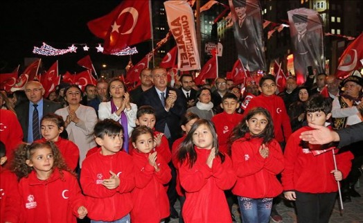 ATAŞEHİRLİLER ?CUMHURİYET ADALETTİR? DEDİ