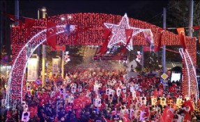 KADIKÖY´DE YÜZ BİNLER CUMHURİYET İÇİN YÜRÜDÜ