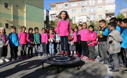 ÇEVRECİ ÇOCUKLAR OKULLARINA ÖDÜL KAZANDIRDI