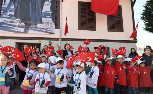 AVCILARLI ÇOCUKLAR AMBARLI ATATÜRK EVİ´NDE GAZİ MUSTAFA KEMAL ATATÜRK´Ü ANDI