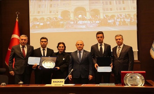 Belediye Meclisinden Başkan Akgün´e Takdir
