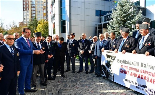 KIBRIS GAZİLERİ 43 YIL SONRA ŞEHİT ARKADAŞLARINI MEZARI BAŞINDA ZİYARET EDECEK