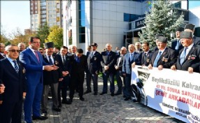 KIBRIS GAZİLERİ 43 YIL SONRA ŞEHİT ARKADAŞLARINI MEZARI BAŞINDA ZİYARET EDECEK