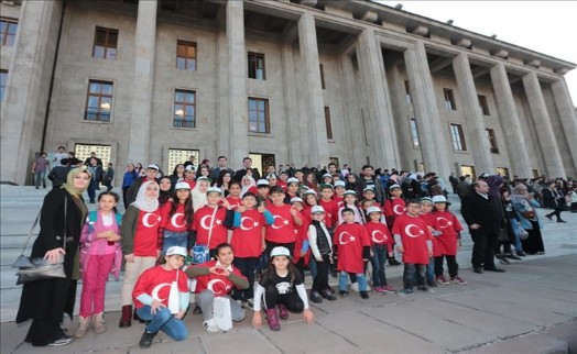 Türk ve Suriyeli Çocuklar Anıtkabir`de