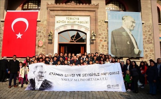 HEYECAN, HÜZÜN, MİNNET VE VEFA ANITKABİR´DEYDİ