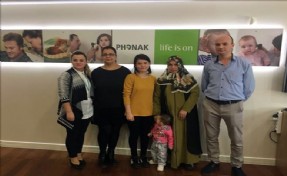 İşitme Engelli Genç Kız Bir Kez Daha Sevdiklerinin Sesini Duydu