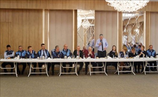Başkan Akgün, Zabıtayla Kahvaltıda Bir Araya Geldi