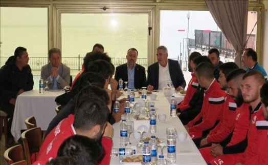 Başkan Cem Kara´dan Futbolculara Moral Ziyareti
