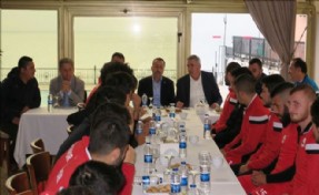 Başkan Cem Kara´dan Futbolculara Moral Ziyareti