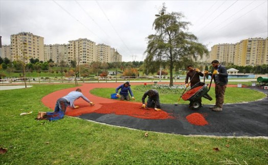 BAŞAKŞEHİR BELEDİYESİ´NDEN SABAH SPORLARI İÇİN KAUÇUK YOL
