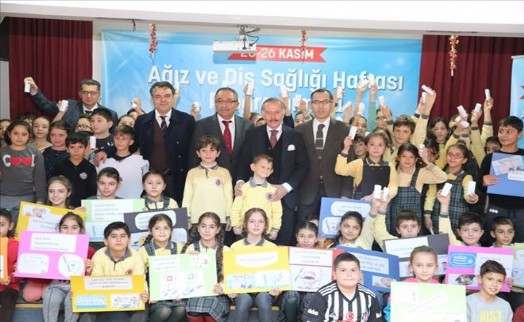 BAYRAMPAŞA BELEDİYESİ´NDEN 20 BİN ÖĞRENCİYE DİŞ BAKIM SETİ