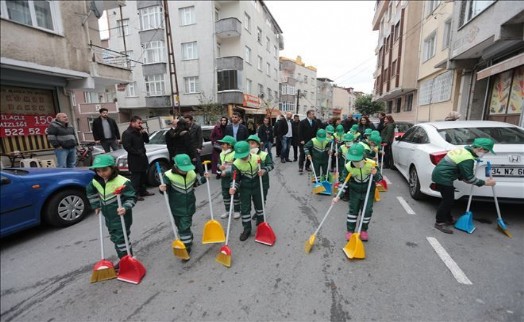 Minik Temizlik Elçileri İş Başında