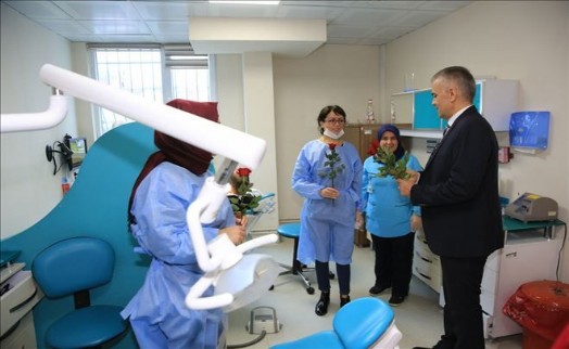 BAŞKAN POYRAZ´DAN DOKTORLARA SÜRPRİZ ZİYARET