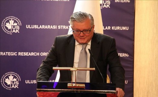 Altay Cengizer, Şehir ve Medeniyet Okulu´nda
