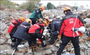 Zeytinburnu´nda Gerçeği Aratmayan Deprem Tatbikatı
