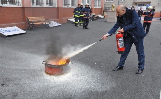 'Yangın Tatbikatı ve Acil Müdahale Eğitimleriyle Öğrencilerimiz Bilinçleniyor'