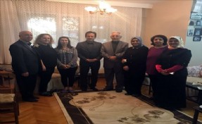 Başkan Yazıcı ve Eşi, İlkokul Öğretmenini ve Emekli Öğretmenleri Ziyaret Etti