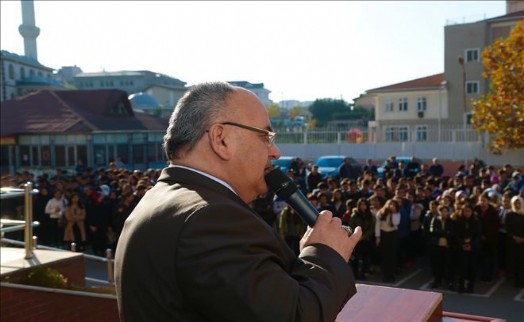 Başkan Hasan Can, Öğrencilerle Bayrak Töreninde Buluştu