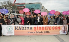 Yüzlerce Kadın, Kadına Yönelik Şiddete Dikkat Çekmek İçin Erkeklere Kahve Dağıttı