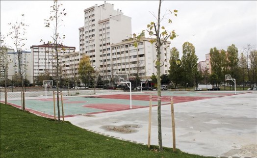 BEYLİKDÜZÜ´NE YENİ ÇOK AMAÇLI SPOR SAHALARI