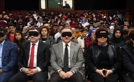 8. Barikat Film Festivali´nin Açılışı Göz Bandı Takılarak Yapıldı