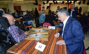 ENGELLİLERİN TAVLADA GALİBİYET YARIŞI