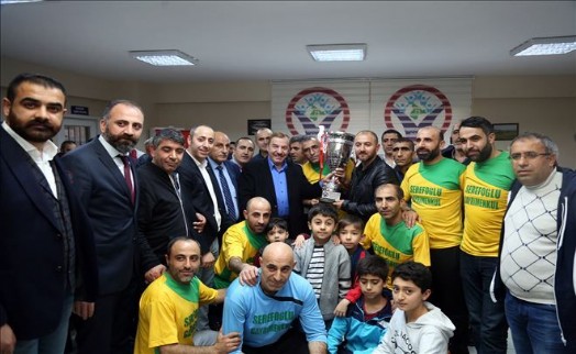 VETERANLARIN ŞAMPİYONUNA KUPAYI BAŞKAN KADIOĞLU VERDİ