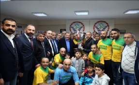 VETERANLARIN ŞAMPİYONUNA KUPAYI BAŞKAN KADIOĞLU VERDİ