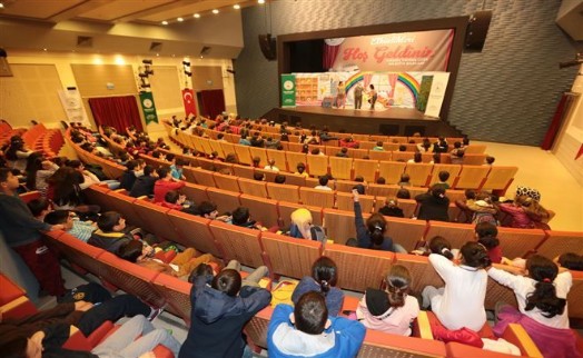 Binlerce Gaziosmanpaşalı Çocuk, Tiyatro Gösterileriyle Hem Eğleniyor Hem de Öğreniyor