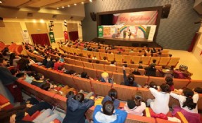 Binlerce Gaziosmanpaşalı Çocuk, Tiyatro Gösterileriyle Hem Eğleniyor Hem de Öğreniyor