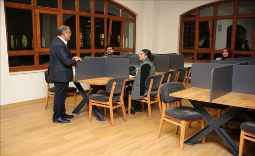 Zeytinburnu´nda ?Hiç Kapanmayan? Kütüphane Hizmete Başladı