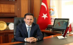 Tuzla Belediye Başkanı Dr. Şadi Yazıcı, Yılın Belediye Başkanı Seçildi