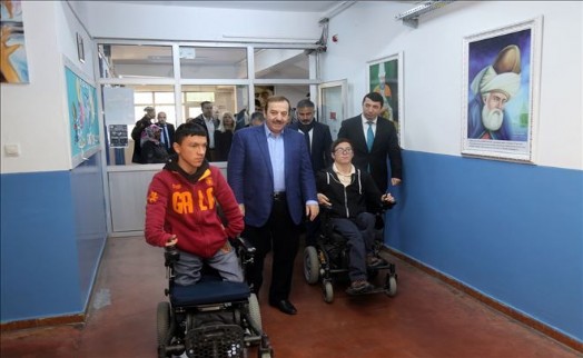 Esenyurt´ta Engelli Öğrencilerin Asansör Sevinci