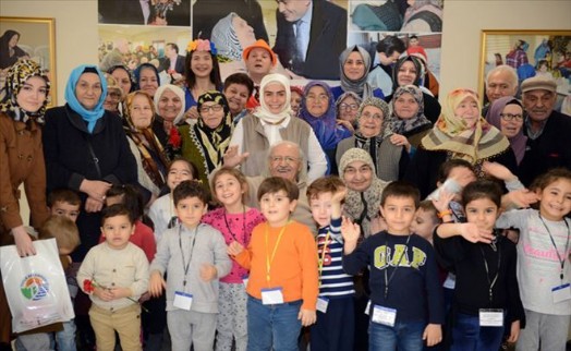 3 Kuşak, Tuzla Belediyesi Yaşlılar Merkezi´nde Birbirine Sevgiyle Sarıldı