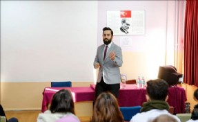 KÜÇÜKÇEKMECE´DE GENÇLERE SİBER GÜVENLİĞİN ÖNEMİ ANLATILDI