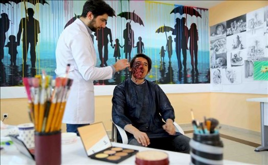 Bağcılarlı Gençlerin Yaptığı Plastik Makyaj Hollywood´a Taş Çıkardı