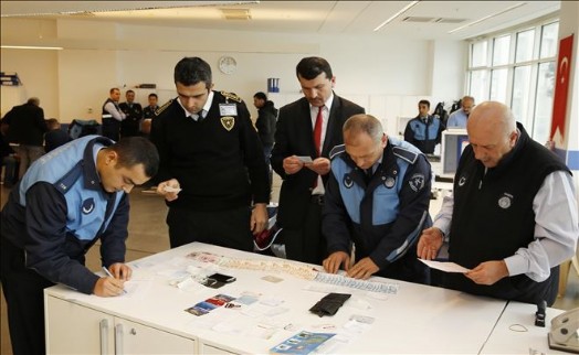 DİLENCİNİN ÜZERİNDEN ÇIKANLAR ZABITAYI ŞAŞIRTTI