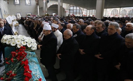 Başkan Akgün´ü Dostları Acı Gününde Yalnız Bırakmadı
