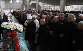 Başkan Akgün´ü Dostları Acı Gününde Yalnız Bırakmadı