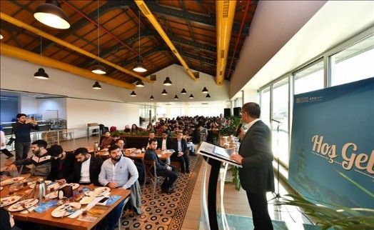 ÜNİVERSİTELİ GENÇLER İLE ÜSKÜDAR´DA KAHVALTI