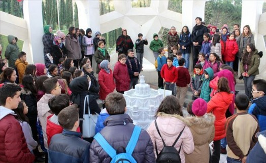 Tuzla Belediyesi Bilgi Evleri, Milli Şair´i Kabri Başında Andı