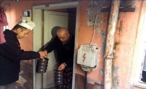 Aşevinde Pişiyor, İhtiyaç Sahibi Ailelerin Sofrasına Gidiyor