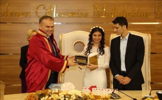 ÇEKMEKÖY´DE FARKLI 14 ŞUBAT HEYECANI