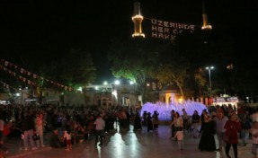 Eyüp Sultan Ramazan´ın Bereketiyle Dolup Taşıyor!