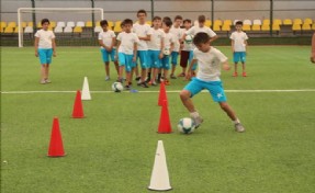 KÜÇÜKÇEKMECE YAZ SPOR OKULLARI FUTBOL BRANŞINA BÜYÜK İLGİ